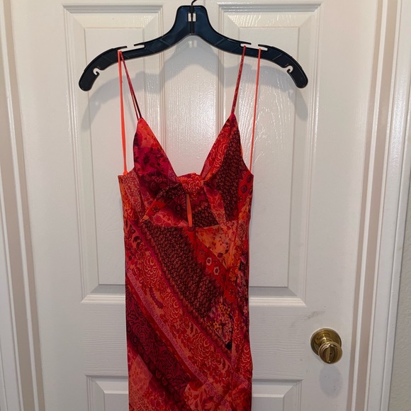 Alice + Olivia
Harmony Asymmetric Midi-Dress - Picture 5 of 6